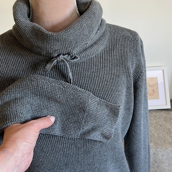 Lauren sweatshirt/top, gray waffle knit, with drawstring turtleneck, size L - Picture 6 of 9